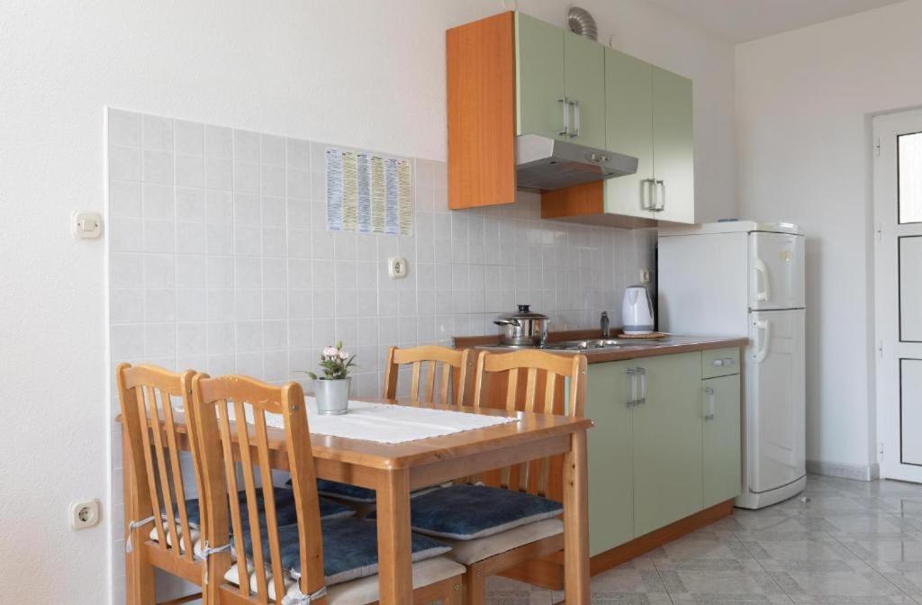 Apartmani Vela Tucepi Exterior photo